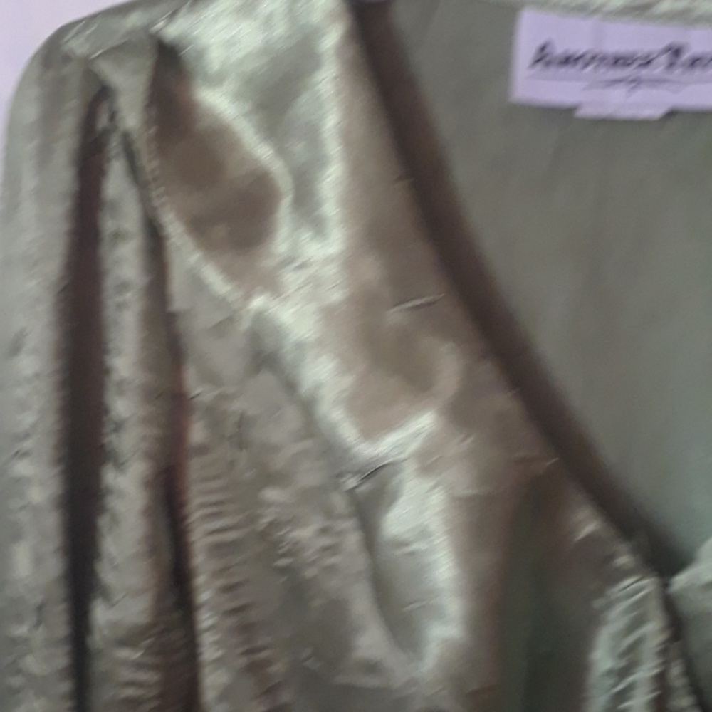 blouse - Picture 3 of 3